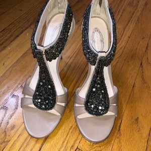 Brand New Elie Tahari Suzanna Sandal in Rose